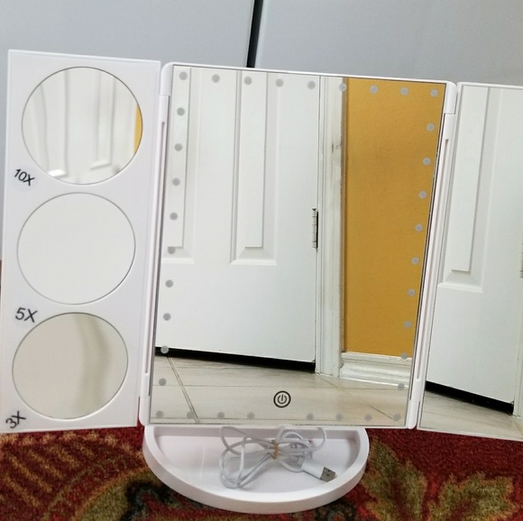 EUC EASEHOLD BRAND 35 LED LIGHTED VANITY MIRROR - Picture 8 of 8